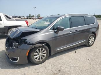  Salvage Chrysler Pacifica