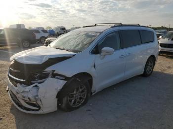  Salvage Chrysler Pacifica