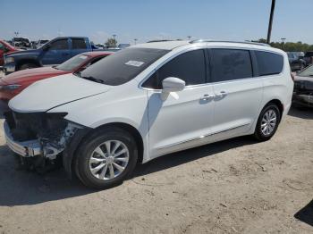  Salvage Chrysler Pacifica