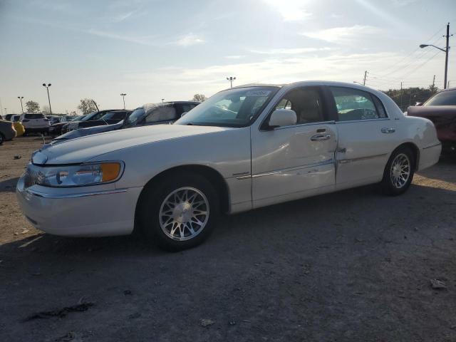  Salvage Lincoln Towncar