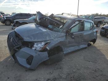  Salvage Nissan Kicks