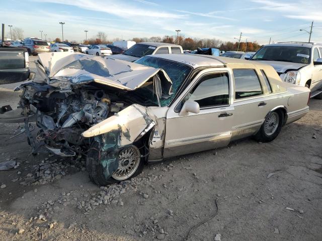  Salvage Lincoln Towncar