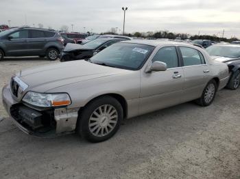  Salvage Lincoln Towncar