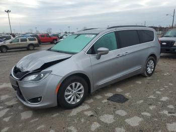  Salvage Chrysler Pacifica