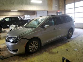  Salvage Chrysler Pacifica