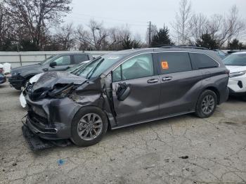  Salvage Toyota Sienna