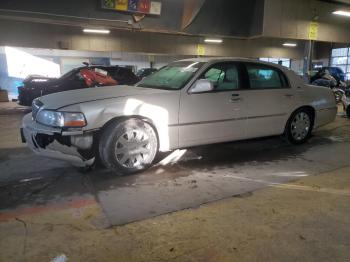  Salvage Lincoln Towncar