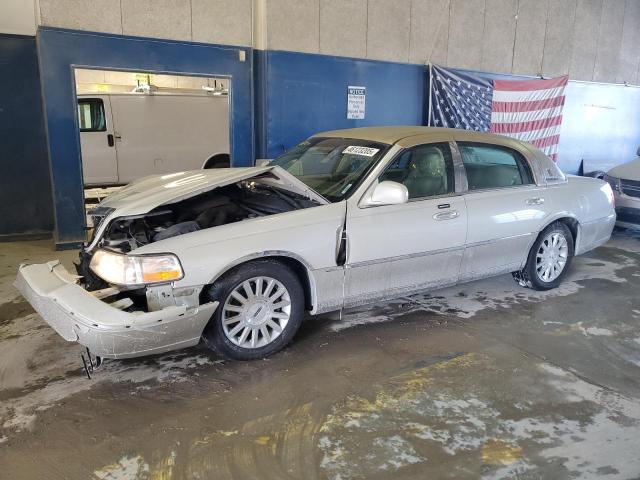  Salvage Lincoln Towncar