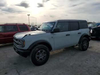  Salvage Ford Bronco
