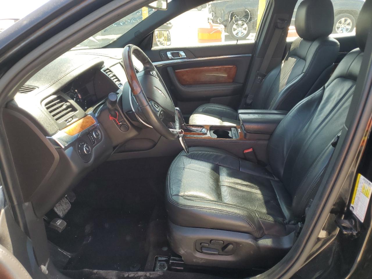 Lincoln MKS Image 10