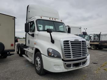  Salvage Freightliner Cascadia 1