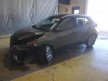 Salvage Nissan Kicks