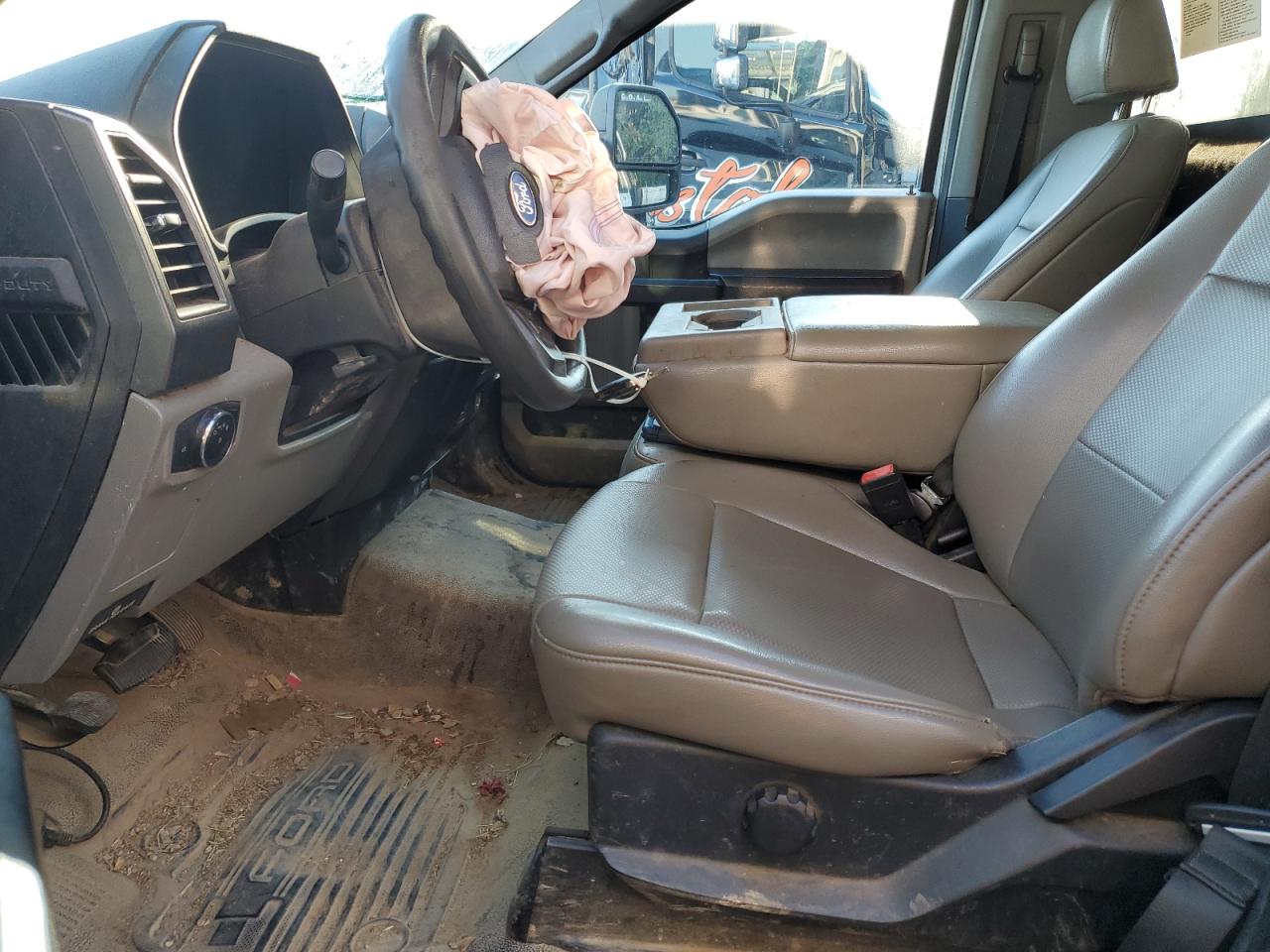 Ford F-550 Super Duty Image 6