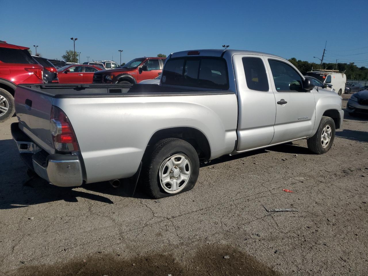 Toyota Tacoma Access Cab Image 3