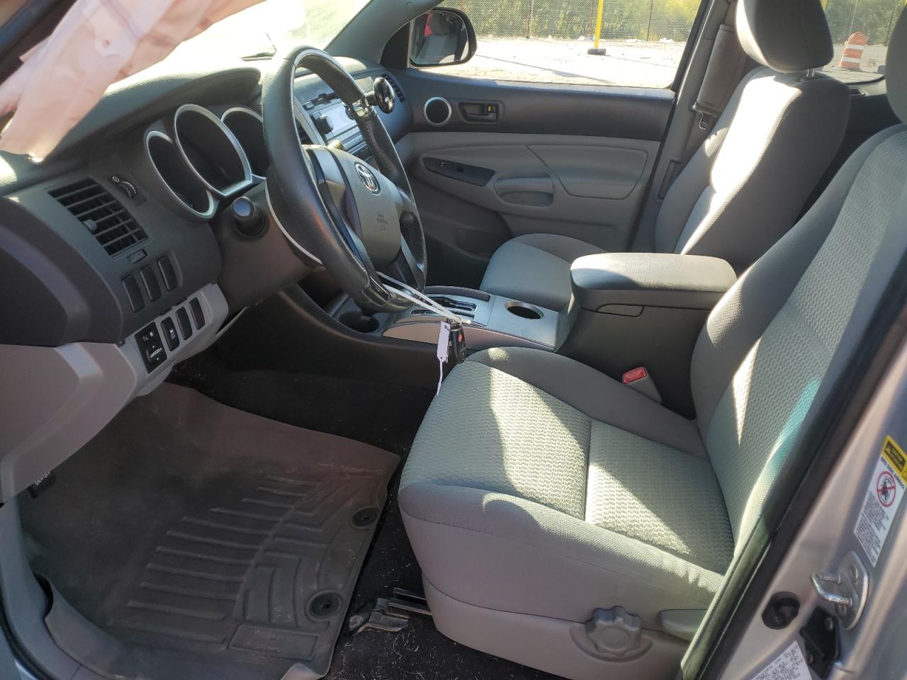 Toyota Tacoma Access Cab Image 9