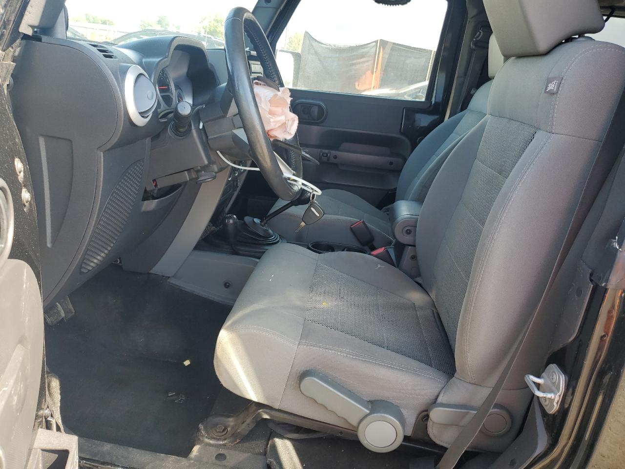 Jeep Wrangler Sahara Image 9