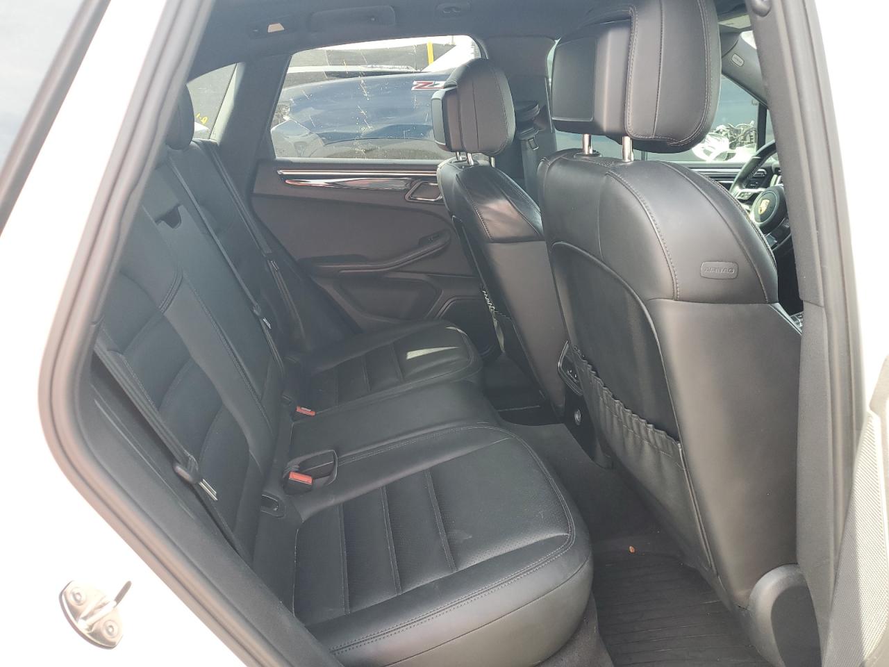 Porsche Macan S Image 6