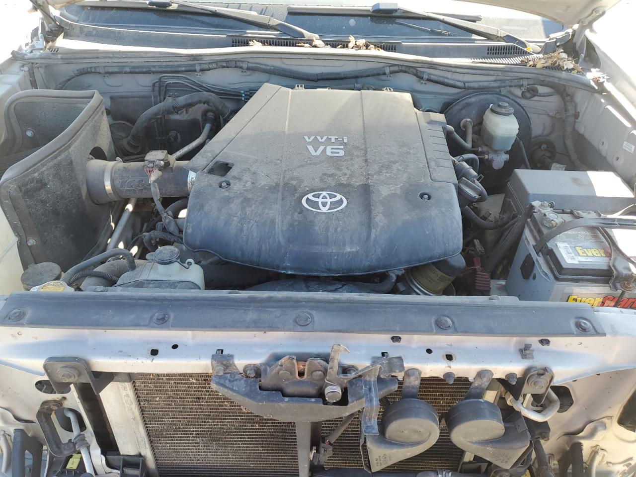 Toyota Tacoma Double Cab Image 12