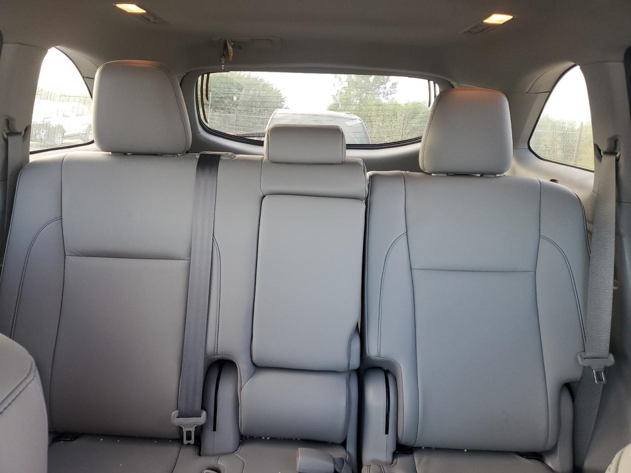 Toyota Highlander Hybrid Image 10