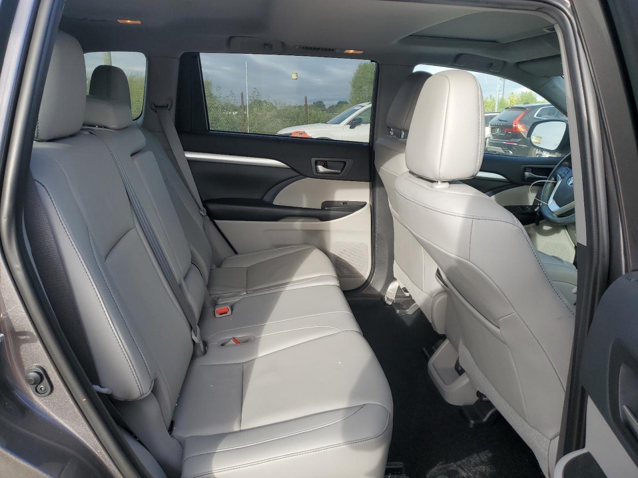 Toyota Highlander Hybrid Image 5