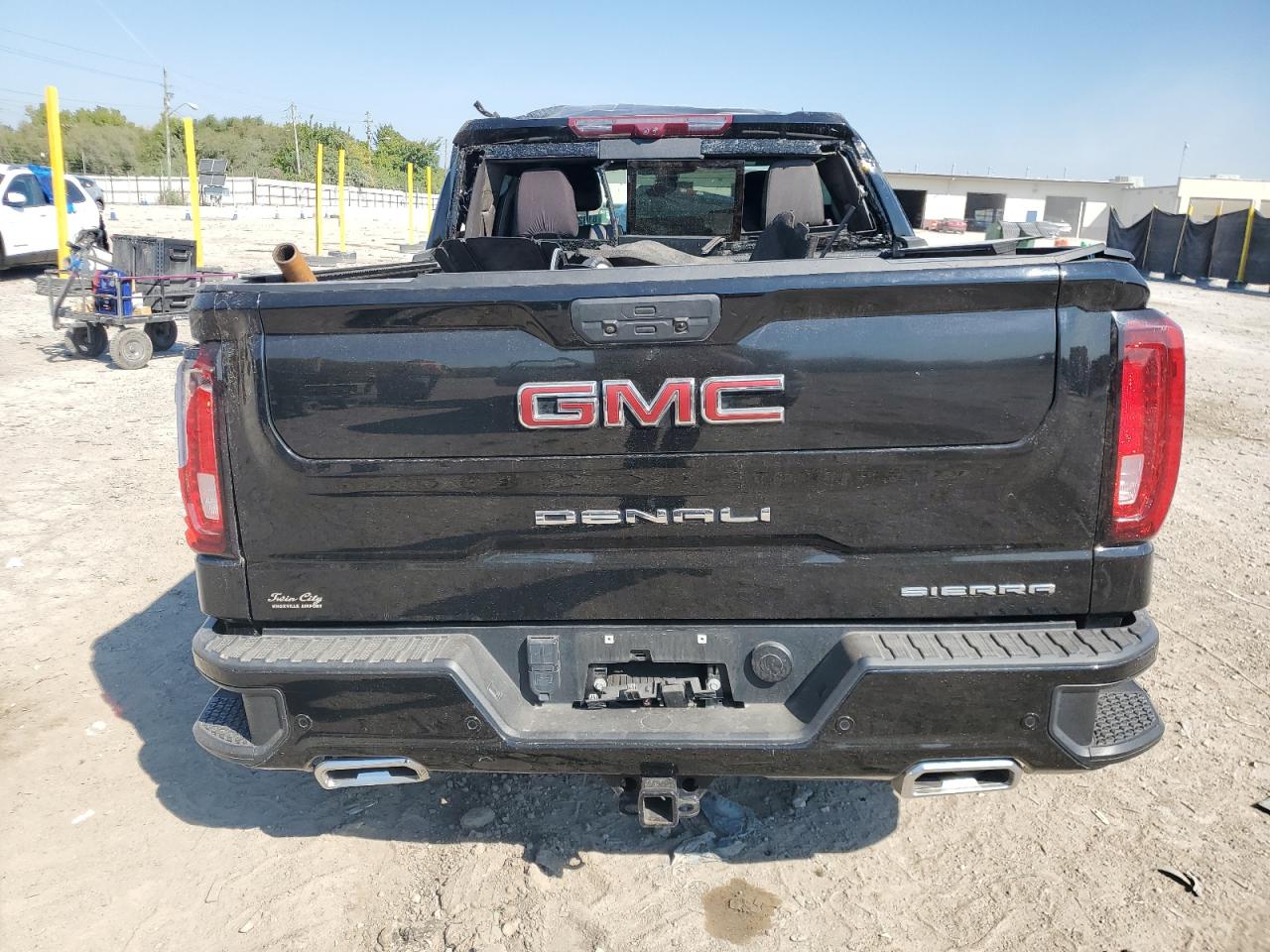 GMC Sierra K1500 Denali Image 3