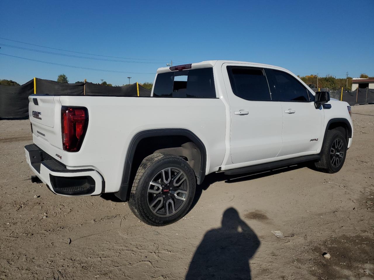 GMC Sierra K1500 At4 Image 2