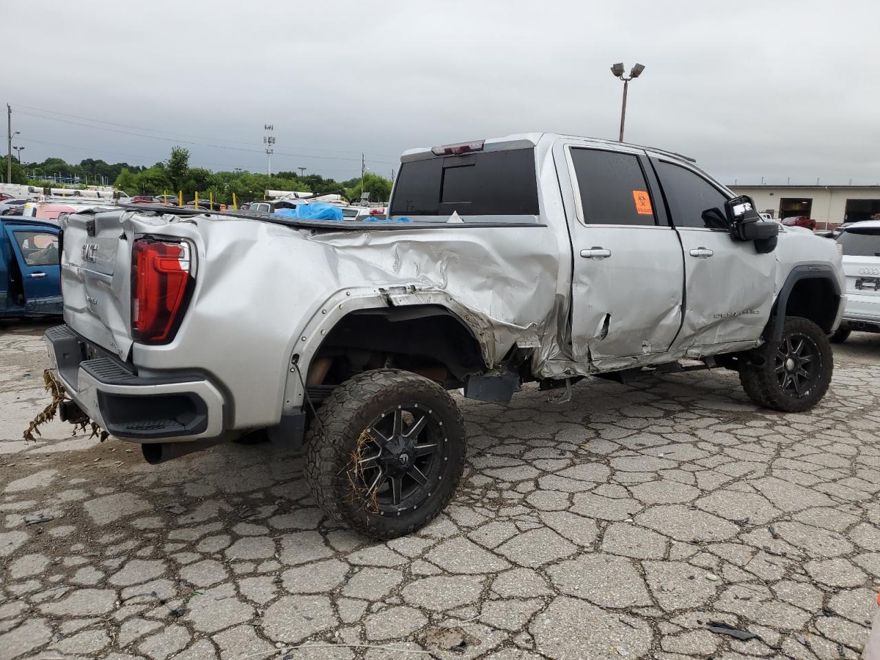 GMC Sierra K2500 Denali Image 12
