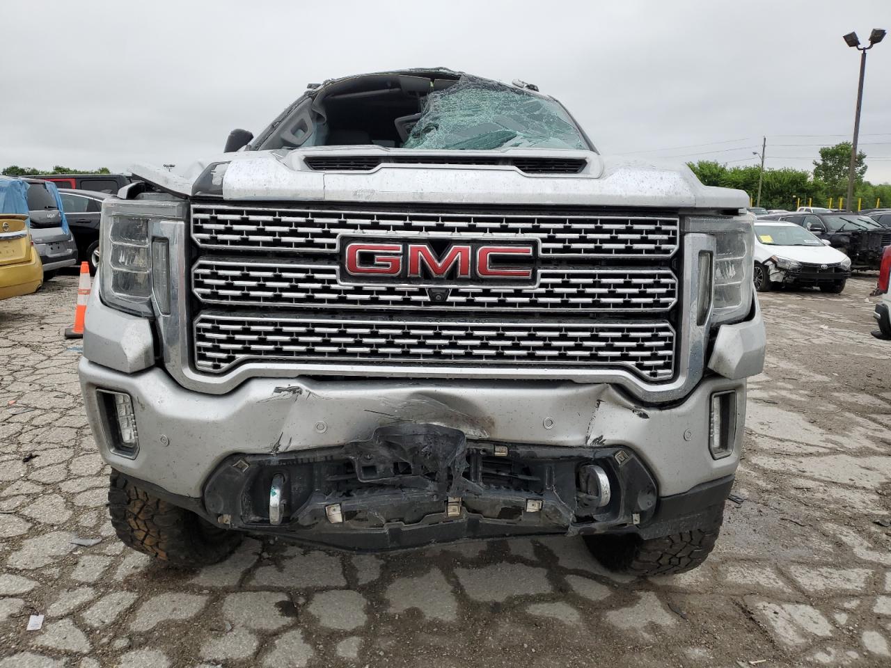 GMC Sierra K2500 Denali Image 4