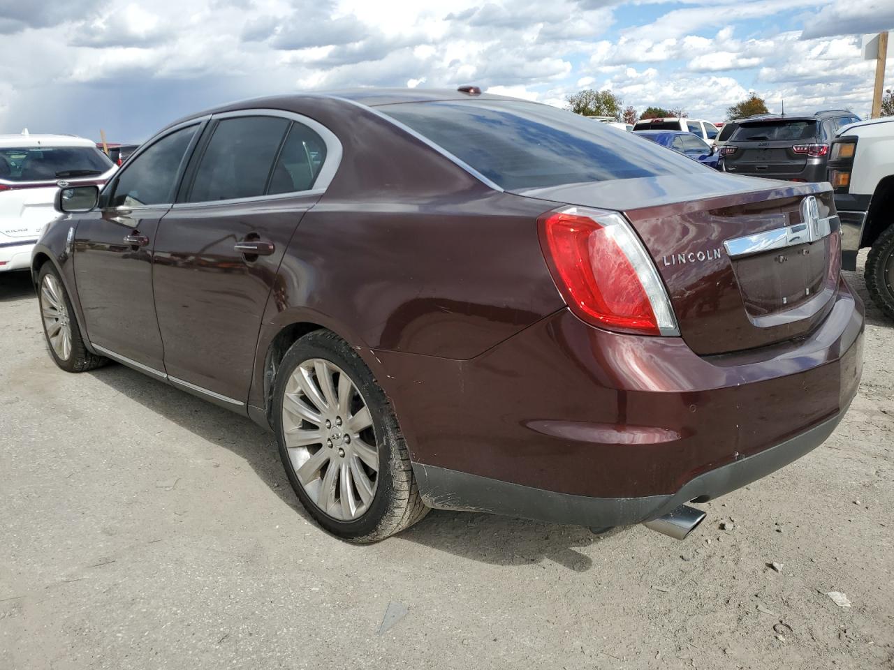 Lincoln MKS Image 11