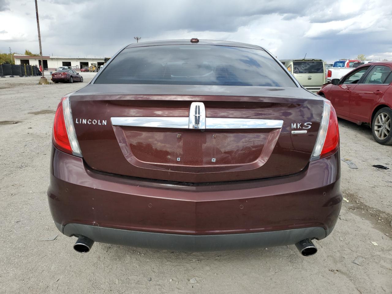 Lincoln MKS Image 12