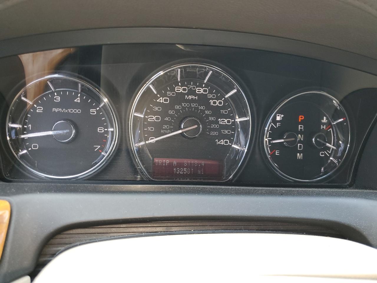 Lincoln MKS Image 10