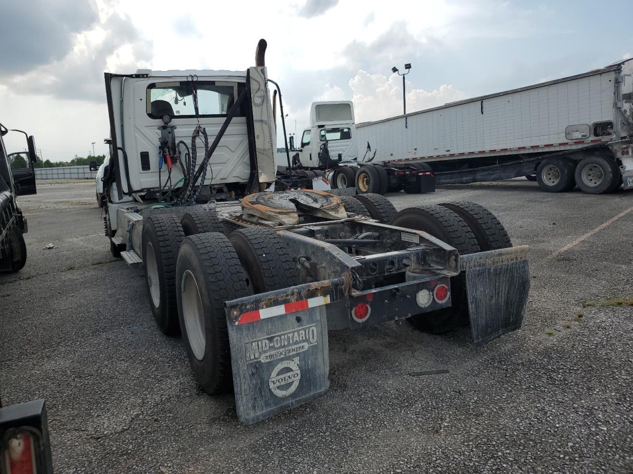 International Lt625 Image 2