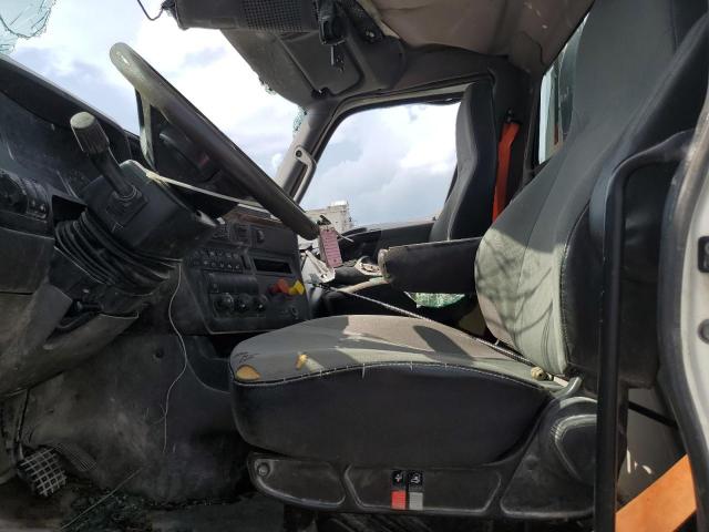 International Lt625 Image 7