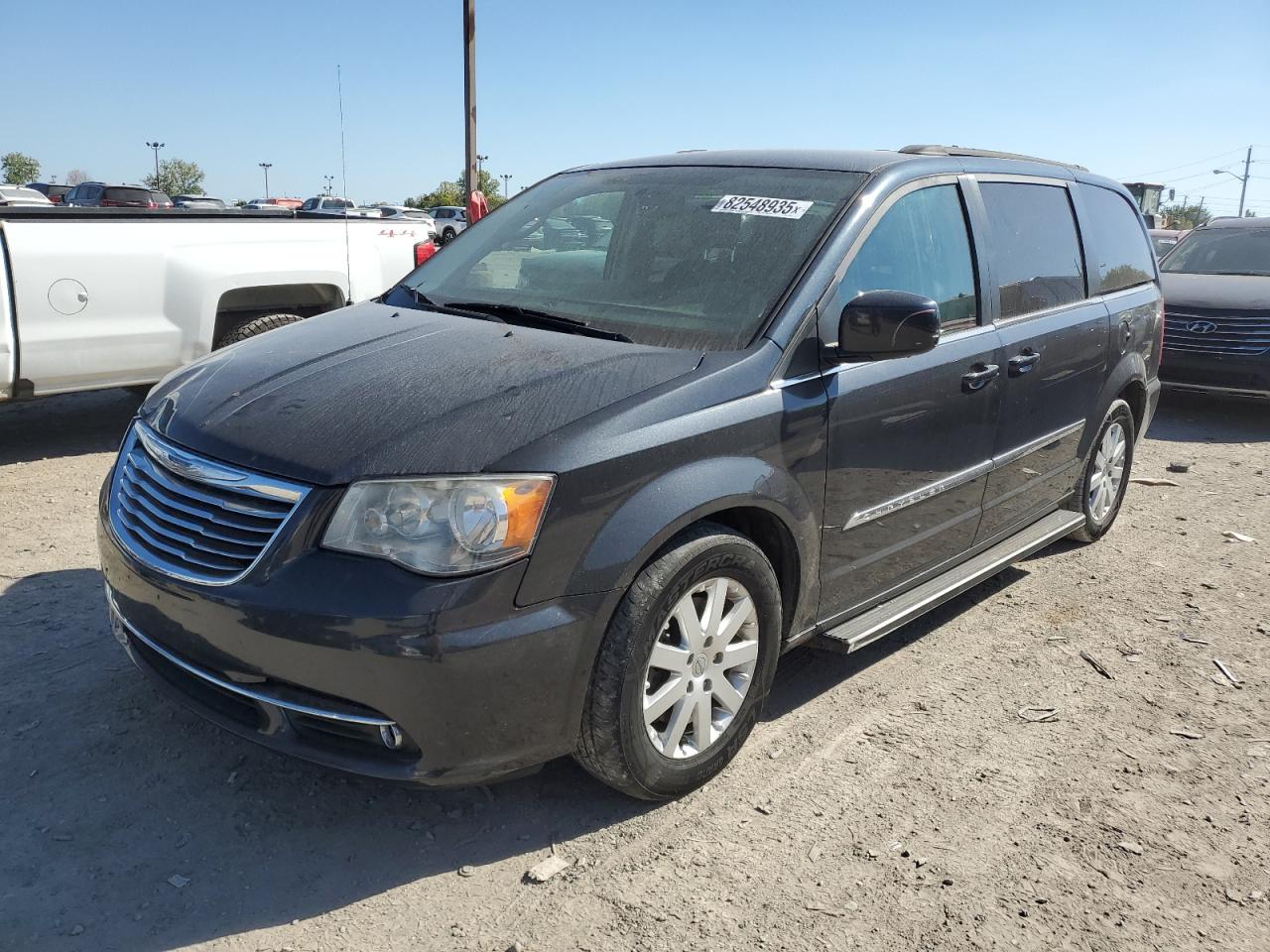 Chrysler Minivan Touring Image 1