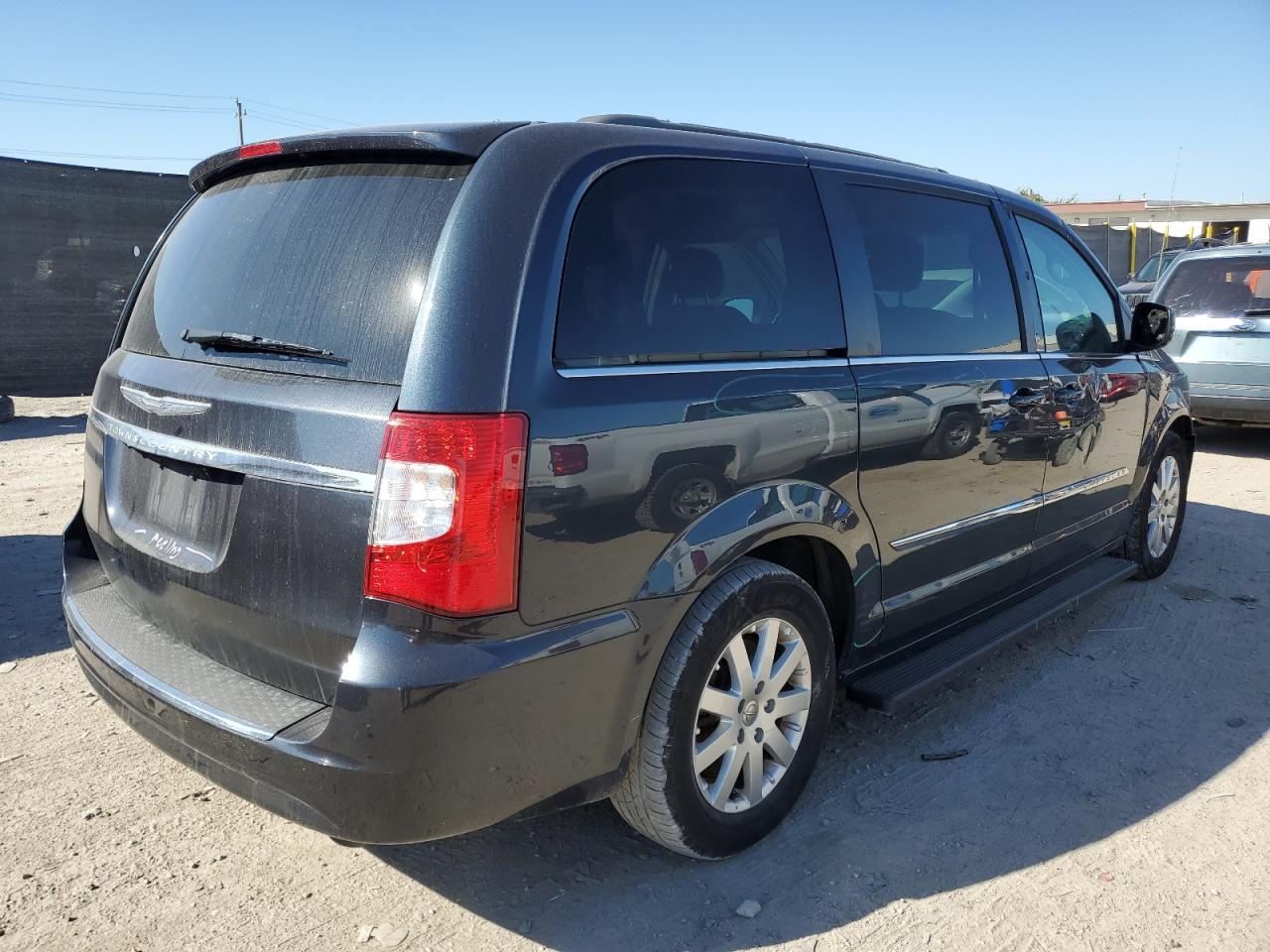 Chrysler Minivan Touring Image 5