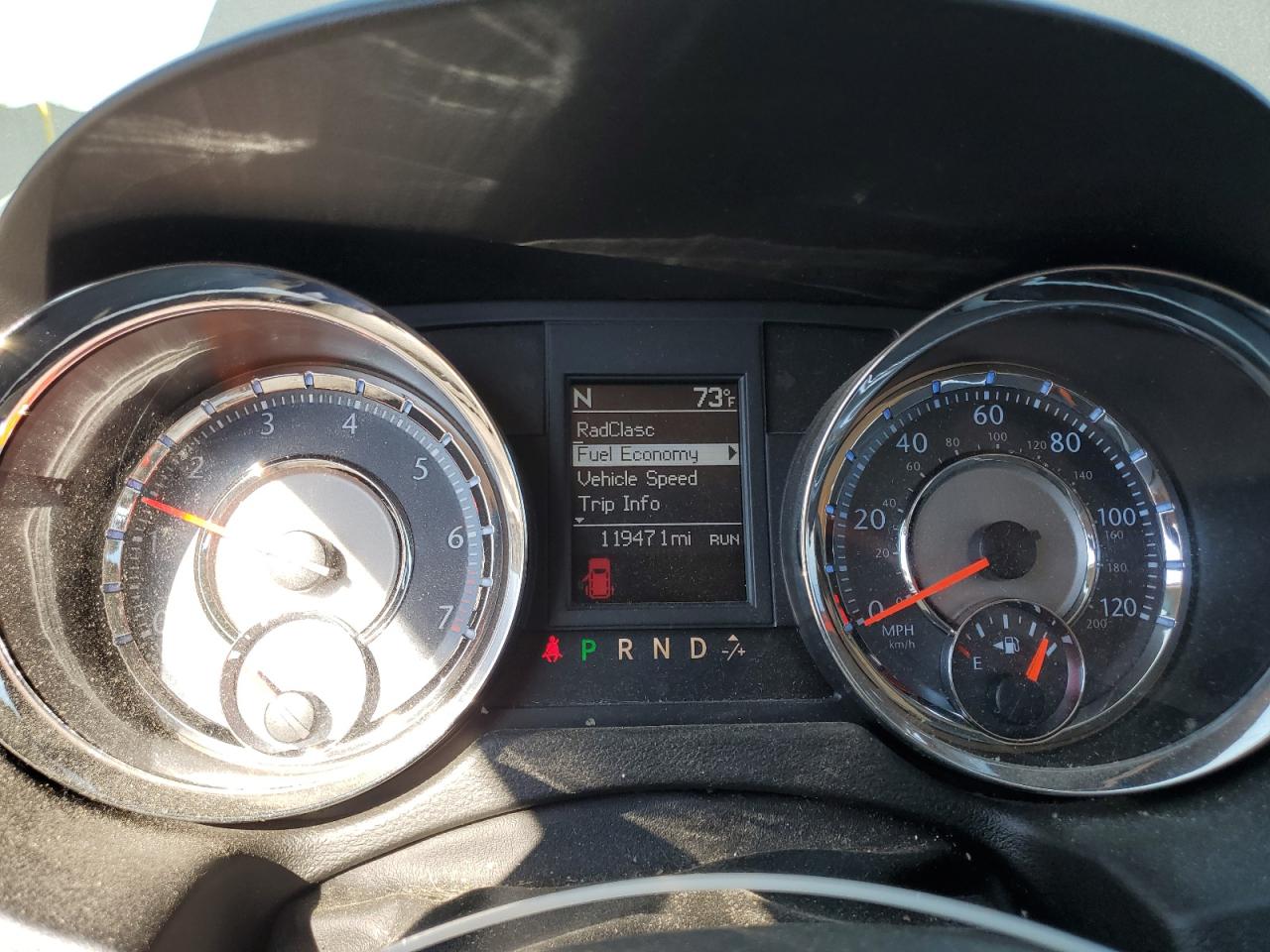 Chrysler Minivan Touring Image 6