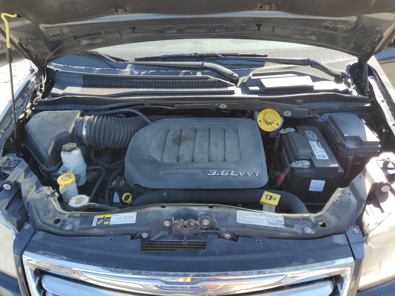 Chrysler Minivan Touring Image 9