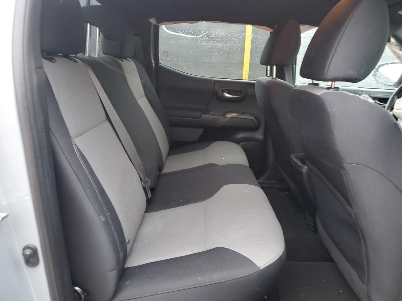 Toyota Tacoma Double Cab Image 3