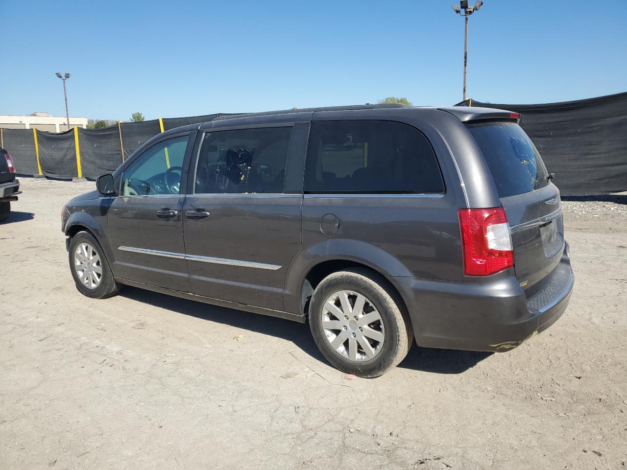 Chrysler Minivan Touring Image 3