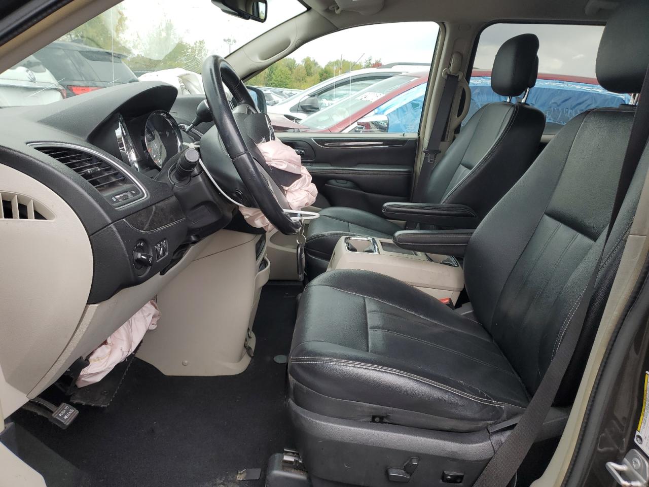 Chrysler Minivan Touring Image 8