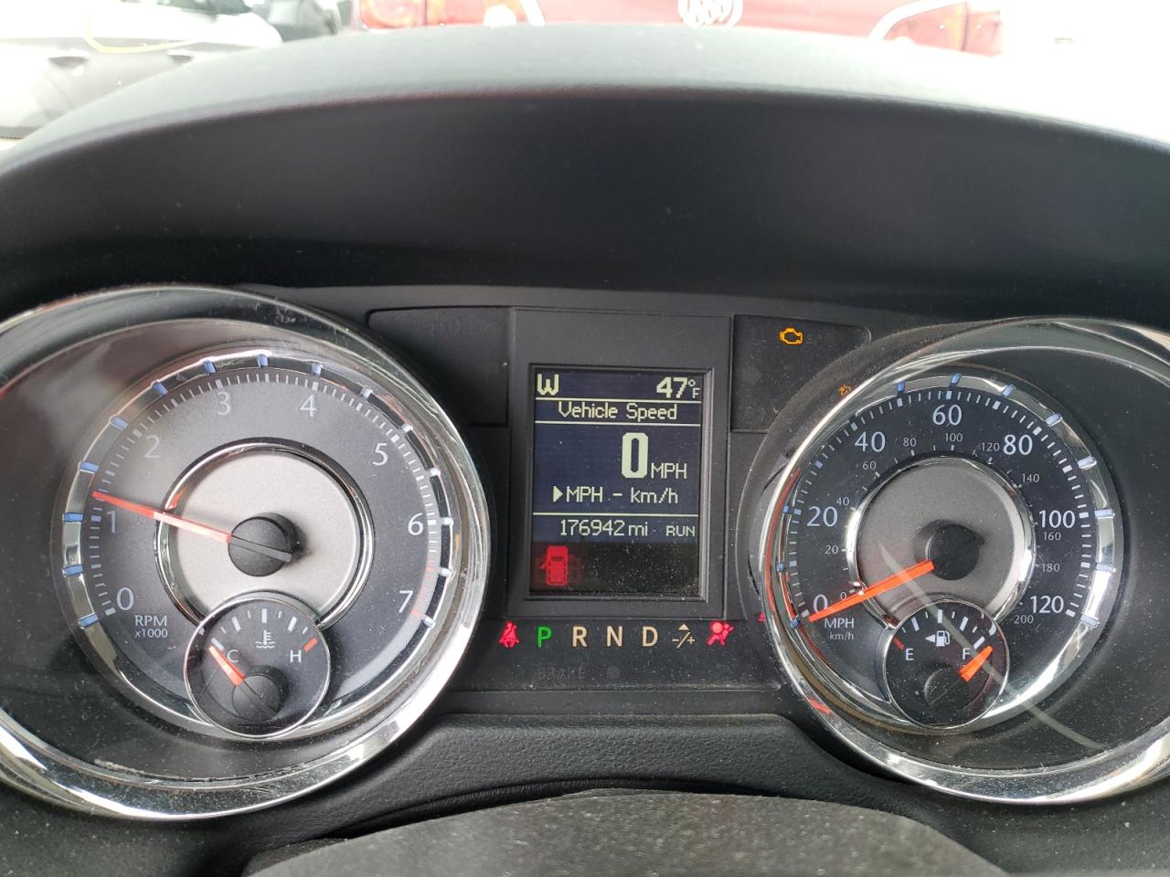 Chrysler Minivan Touring Image 2