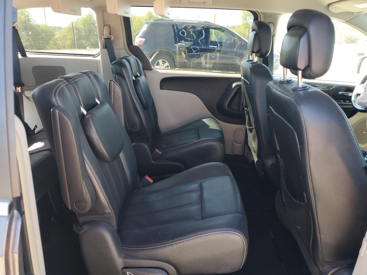 Chrysler Minivan Touring Image 10