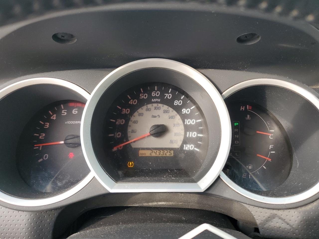 Toyota Tacoma Double Cab Image 9