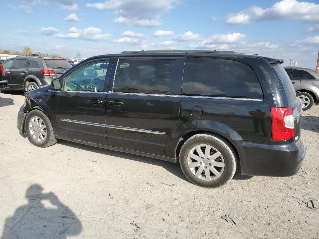 Chrysler Minivan Touring Image 2