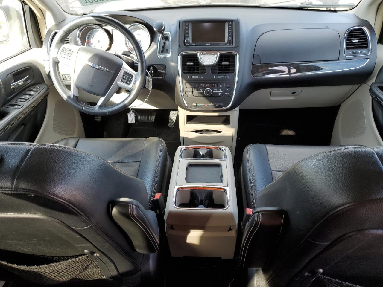 Chrysler Minivan Touring Image 5