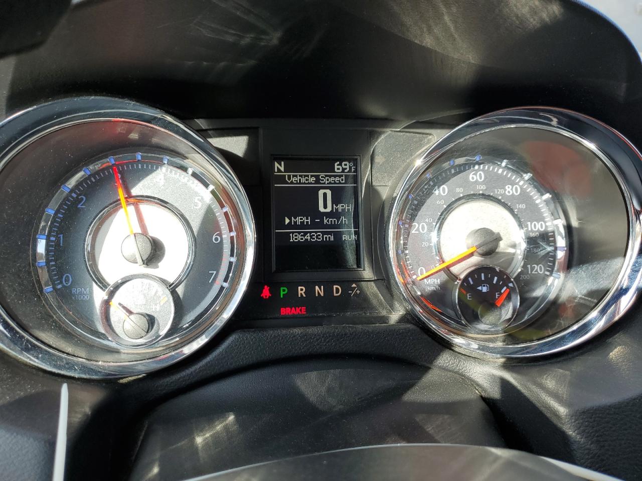 Chrysler Minivan Touring Image 9