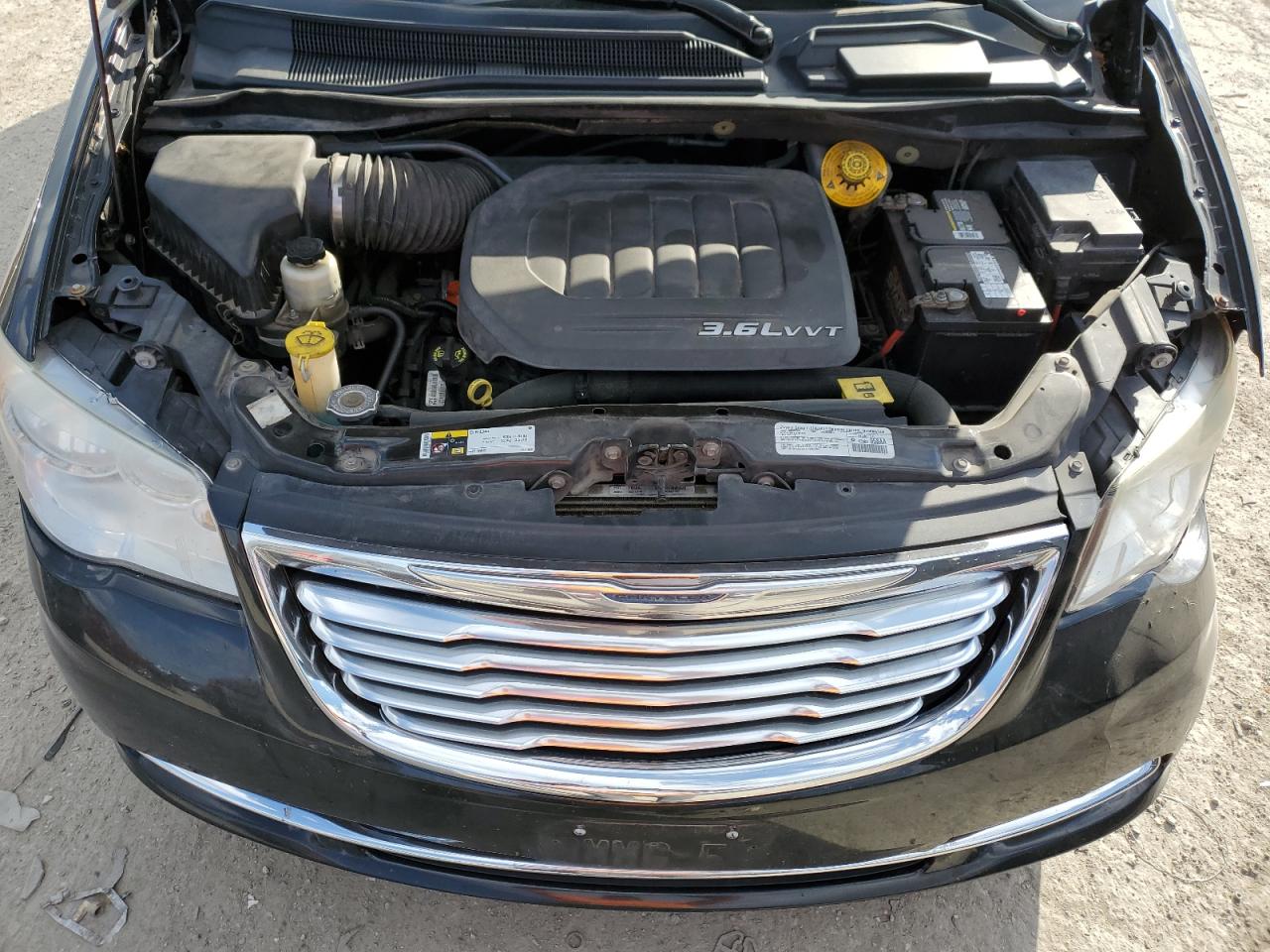 Chrysler Minivan Touring Image 12