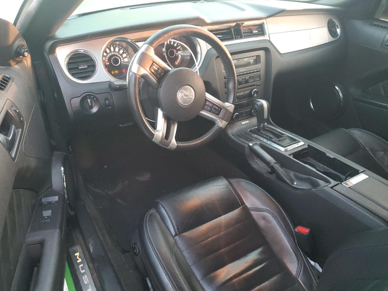 Ford Mustang Image 12