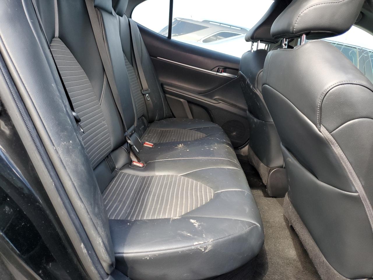 Toyota Camry Se Image 11