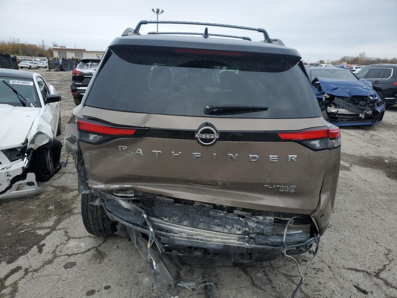 Nissan Pathfinder Platinum Image 12